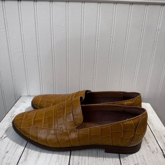 Rockport Women’s Total Motion Croc-Embossed Loafers Tan Leather Size 9 - Picture 3 of 15